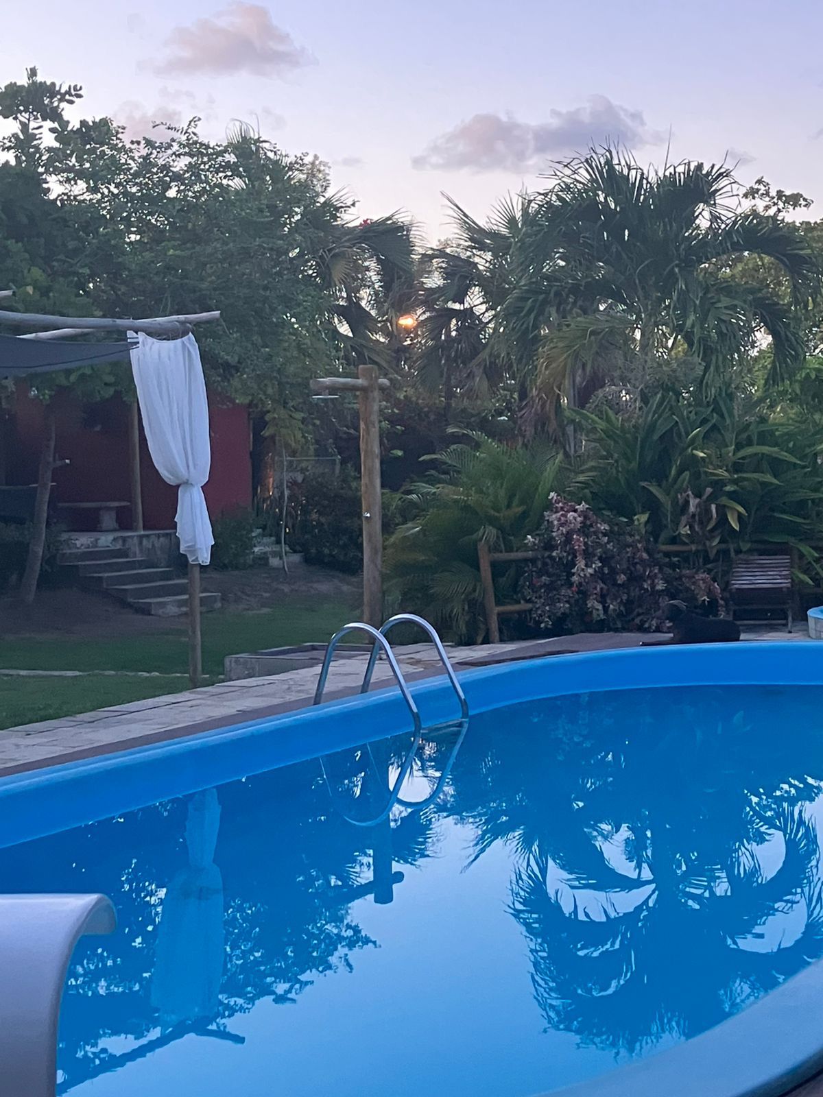 Piscina ao entardecer